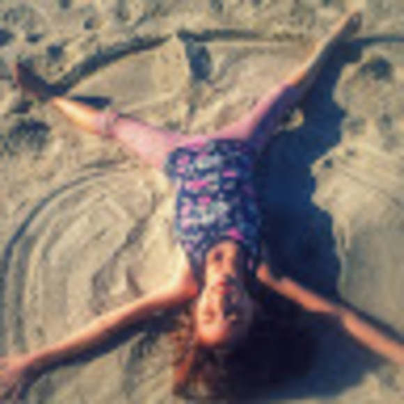 Meet your Posher, Ada - Picture 1 of 1